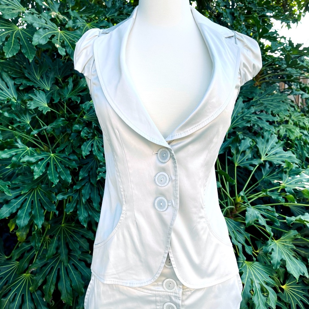 Elegant silver satin short sleeve blazer suit